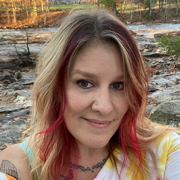 Meet the Posher ⭐️Posh Ambassador⭐️ - Picture 4 of 5